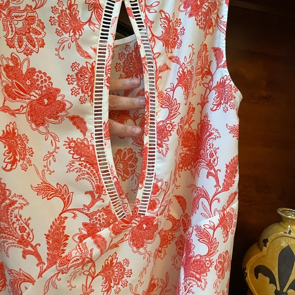 Orange and white Soie’blu top with a peekaboo back - Picture 3 of 6